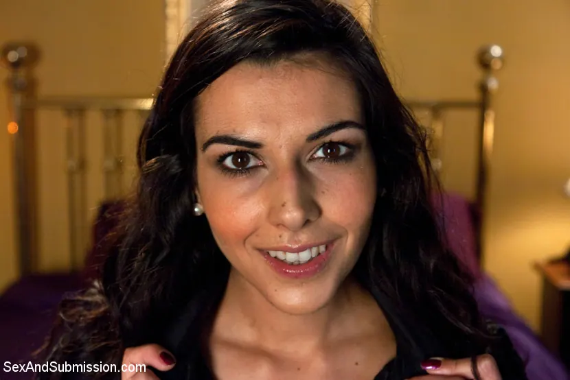 Kink 'フランスのメイド' 主演 Lou Charmelle (写真 1)