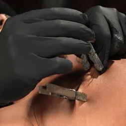 Lumi Ray に 'Kink' ルミレイ:緊縛で噴出 (サムネイル 18)