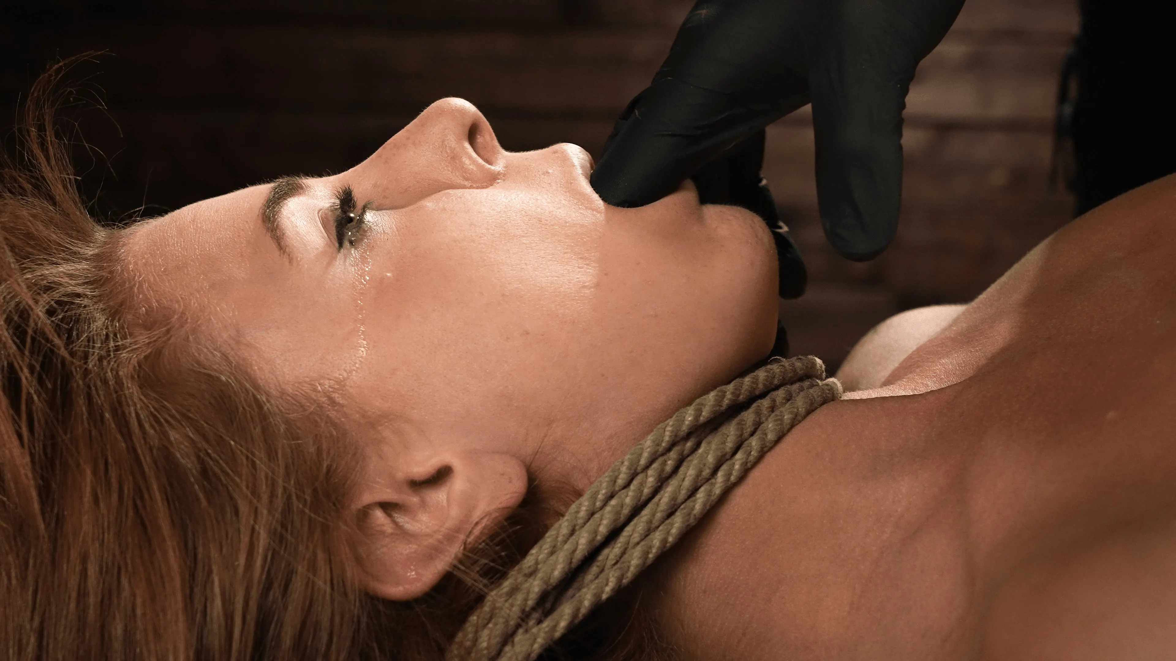 Kink 'ルミレイ:緊縛で噴出' 主演 Lumi Ray (写真 24)