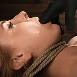 Lumi Ray に 'Kink' ルミレイ:緊縛で噴出 (サムネイル 24)