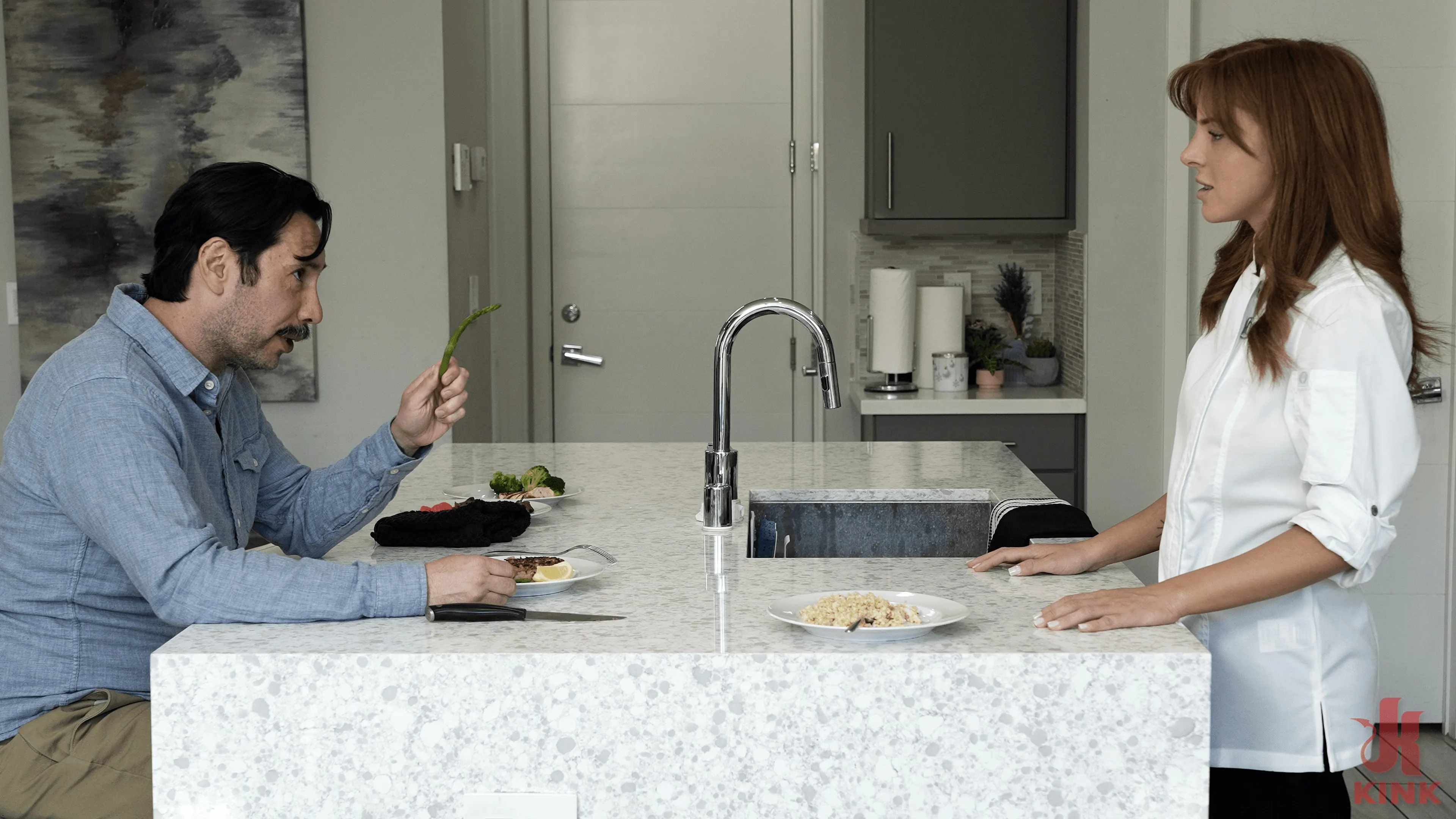 Kink '顧客は常に正しいです:ルミレイとトミーピストル' 主演 Lumi Ray (写真 3)