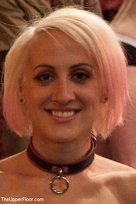 Kink 'Fiesta uniforme' protagonizando Lyla Storm (foto 2)