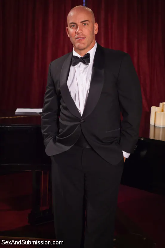 Lyra Law に 'ピアニスト' from 'Kink' (写真 24) Kink 'ピアニスト' 主演 Lyra Law (写真 24)