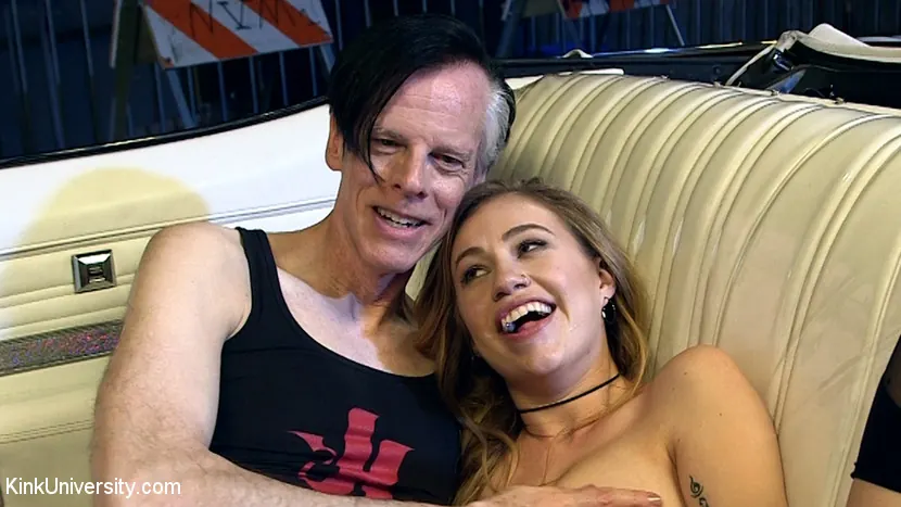 Kink 'Sexo sobre ruedas: cómo follar en el coche' protagonizando Lyra Louvel (foto 21)