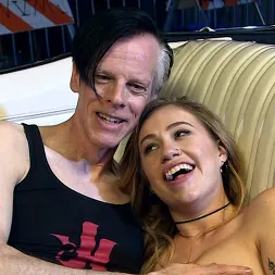 Lyra Louvel に 'Kink' 車輪でのセックス：車でファックする方法 (サムネイル 21)