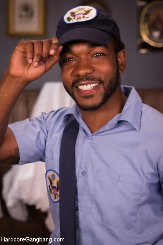 Maci May に 'URGE:暗闇の中で女性はコックから安全です!' from 'Kink' (写真 4) Kink 'URGE:暗闇の中で女性はコックから安全です!' 主演 Maci May (写真 4)