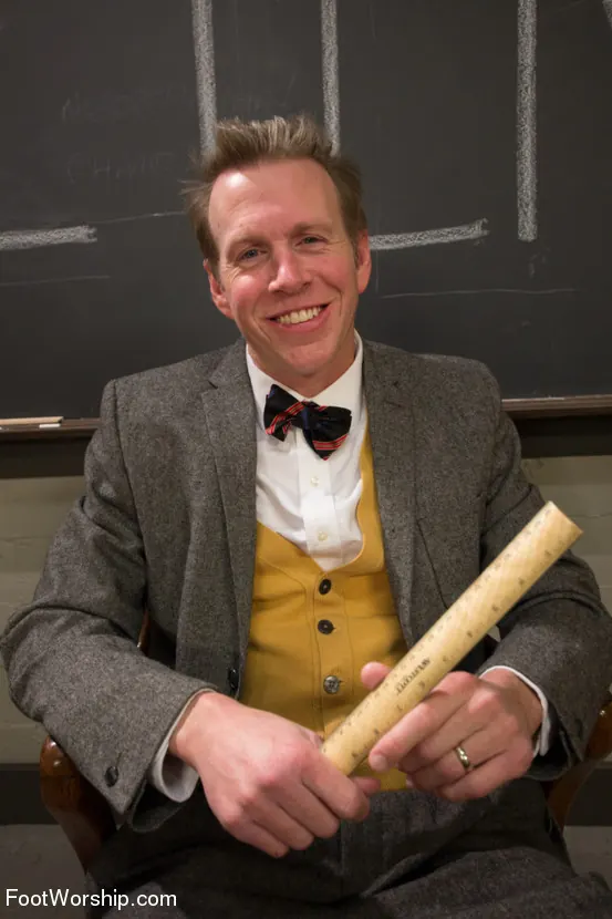 Kink 'ガールズルームでのフツジーの演奏' 主演 Maddy O'Reilly (写真 2)