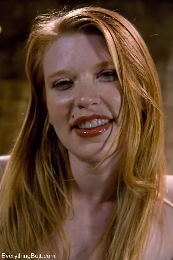 Madison Young en 'Audiciones anales: ¡Madison se mete el puño en el culo para entrar al sitio!' from 'Kink' (foto 1) Kink 'Audiciones anales: ¡Madison se mete el puño en el culo para entrar al sitio!' protagonizando Madison Young (foto 1)