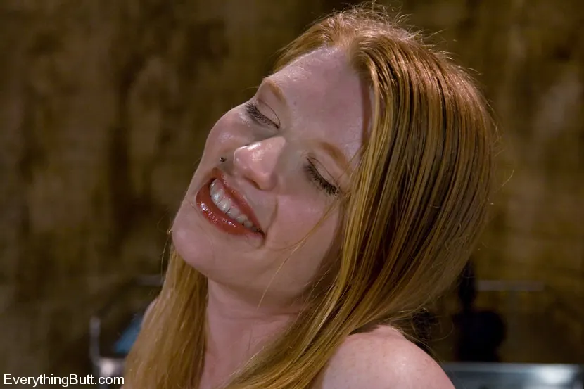 Madison Young en 'Audiciones anales: ¡Madison se mete el puño en el culo para entrar al sitio!' from 'Kink' (foto 7) Kink 'Audiciones anales: ¡Madison se mete el puño en el culo para entrar al sitio!' protagonizando Madison Young (foto 7)