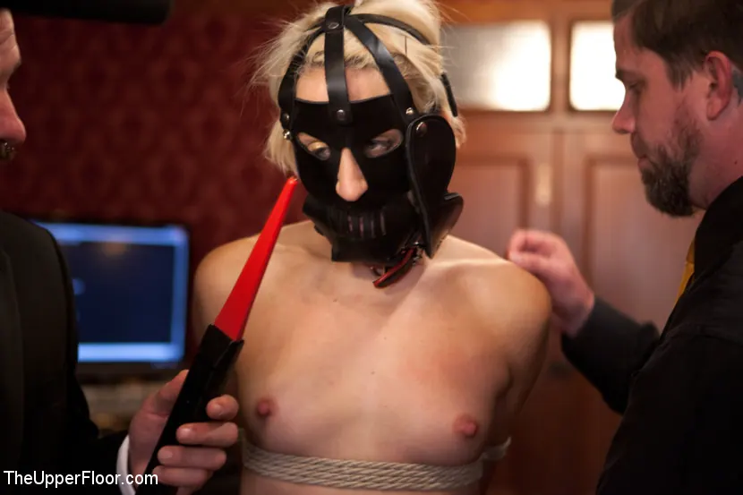 Kink 'Sesión de servicio' protagonizando Dylan Ryan (foto 9)