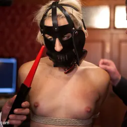 Dylan Ryan en Sesión de servicio (foto 9) Dylan Ryan en 'Kink' Sesión de servicio (Miniatura 9)