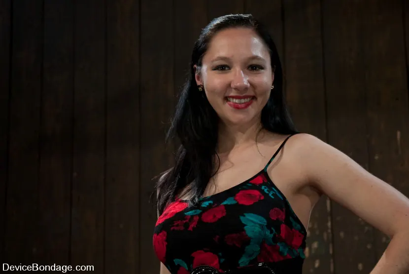 Kink 'Balancing' 主演 Maggie Mayhem (写真 2)