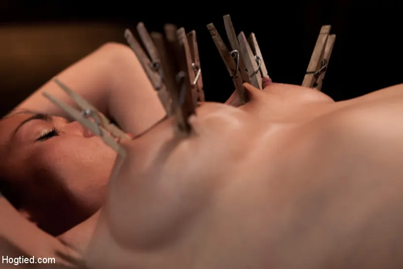 Mahina Zaltana en '¡Una chica hawaiana se deja llevar hasta el orgasmo! ¡Esta ex atleta universitaria no puede evitar los orgasmos!' from 'Kink' (foto 12) Kink '¡Una chica hawaiana se deja llevar hasta el orgasmo! ¡Esta ex atleta universitaria no puede evitar los orgasmos!' protagonizando Mahina Zaltana (foto 12)