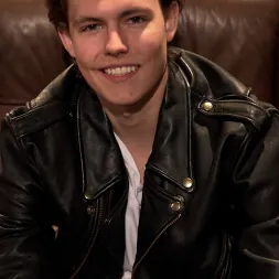 Maitresse Madeline en 'Kink' ¡Gigolo masculino de 19 años ordeñado por primera vez por Maitresse Madeline! (Miniatura 8)