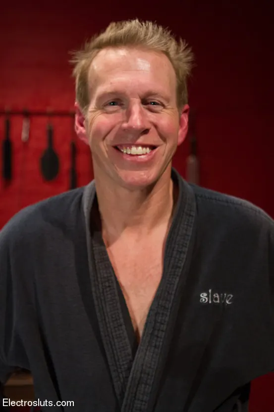 Kink 'Bailey Blue: Destruida por el electrosexo' protagonizando Maitresse Madeline (foto 5)