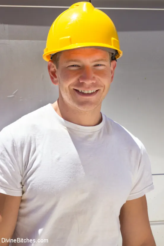 Kink '建設労働者は、バンの後部で恥ずかしそうに屈辱を負った。' 主演 Maitresse Madeline (写真 11)