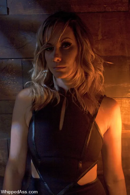 Kink 'Holly Heart Submits' starring Maitresse Madeline (Photo 2)