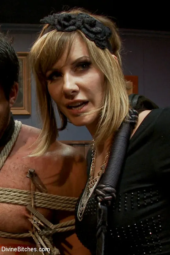 Kink 'and Aiden Starr's Divine B-day Bash LIVE and PUBLIC!' protagonizando Maitresse Madeline (foto 14)