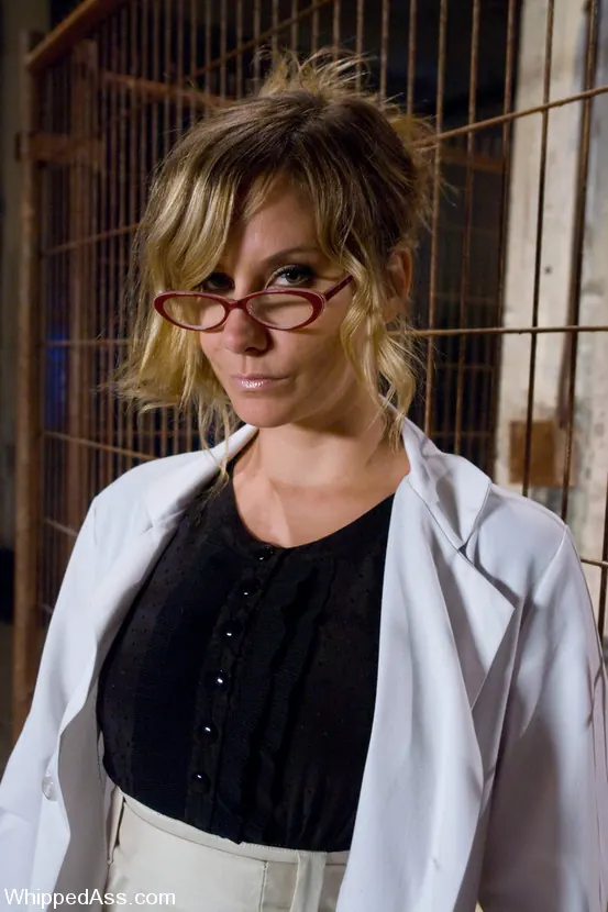 Kink 'Esclavo de prisión' protagonizando Maitresse Madeline (foto 1)