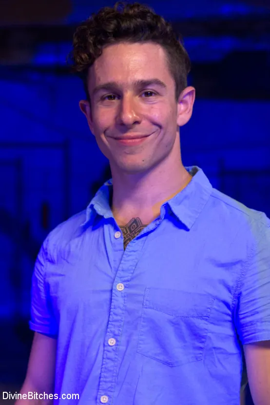 Kink '¡La Maestra Ordeña a una Virgen Postrada y Castiga a una Polla Chorreante!' protagonizando Maitresse Madeline (foto 14)