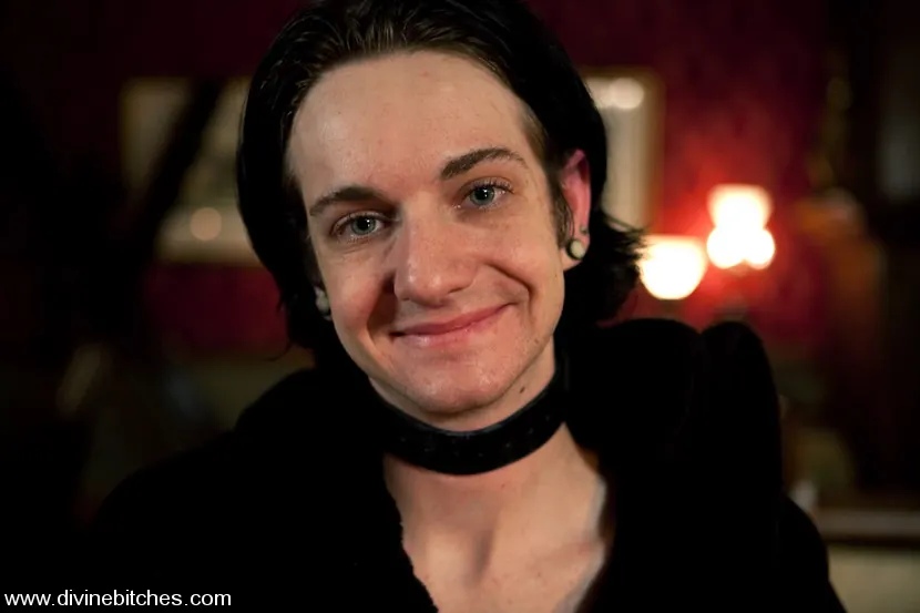 Kink 'Entrenamiento de un criado: Episodio 5 La graduación de Kade' protagonizando Maitresse Madeline (foto 11)