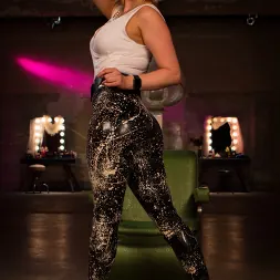 Maitresse Madeline Marlowe en 'Kink' Abandono de la escuela de belleza (Miniatura 3)