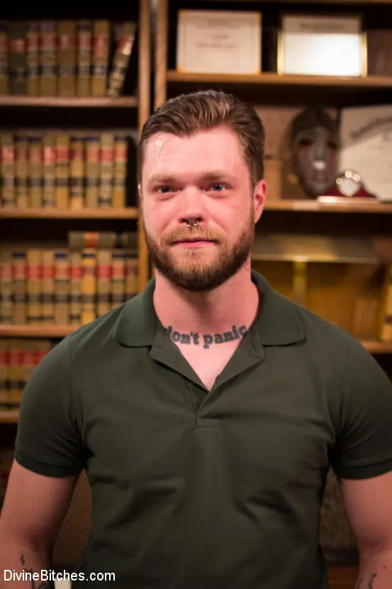 Maitresse Madeline Marlowe に '誰もが肛門を愛するので、その尻を崇拝する!' from 'Kink' (写真 3) Kink '誰もが肛門を愛するので、その尻を崇拝する!' 主演 Maitresse Madeline Marlowe (写真 3)