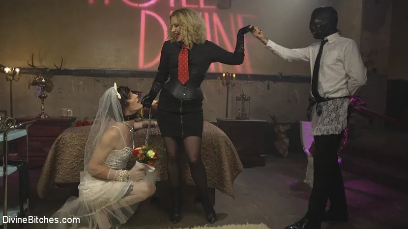 Maitresse Madeline Marlowe に 'ハネムーン・カッコウッド・ホテル・ディバイン' from 'Kink' (写真 4) Kink 'ハネムーン・カッコウッド・ホテル・ディバイン' 主演 Maitresse Madeline Marlowe (写真 4)