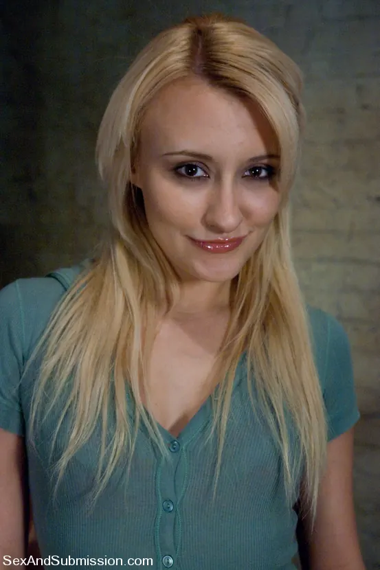 Mallory Rae Murphy en 'Bono: Mallory Rae Murphy' from 'Kink' (foto 1) Kink 'Bono: Mallory Rae Murphy' protagonizando Mallory Rae Murphy (foto 1)