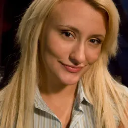 Mallory Rae Murphy en Mallory Rae, la ardiente (foto 2) Mallory Rae Murphy en 'Kink' Mallory Rae, la ardiente (Miniatura 2)