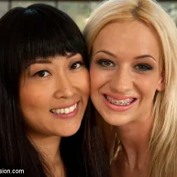 Kaylee Hilton en Esposa humillada (foto 8) Kaylee Hilton en 'Kink' Esposa humillada (Miniatura 8)