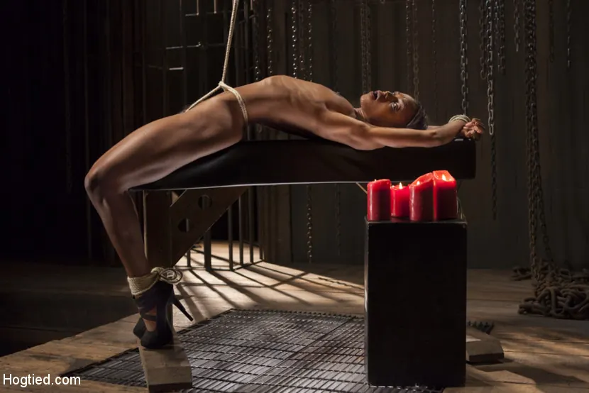 Marie Luv en 'Puta anal en forma y sucia' from 'Kink' (foto 14) Kink 'Puta anal en forma y sucia' protagonizando Marie Luv (foto 14)