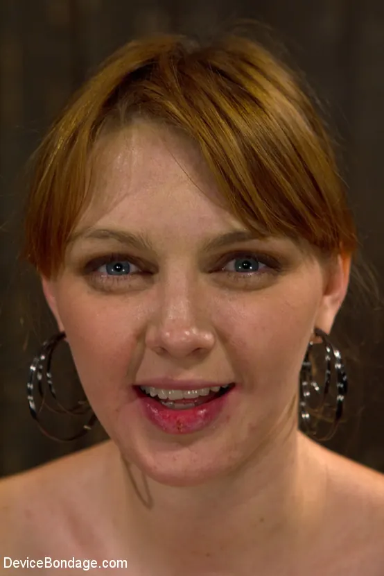 Marie McCray en 'Cabello rojo, piel clara: follada con los dedos, follada con máquina, juego extremo con los pezones, cera caliente, azotes duros.' from 'Kink' (foto 11) Kink 'Cabello rojo, piel clara: follada con los dedos, follada con máquina, juego extremo con los pezones, cera caliente, azotes duros.' protagonizando Marie McCray (foto 11)