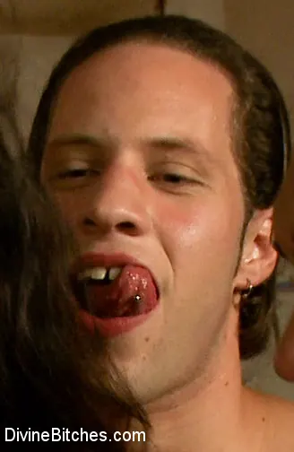 Annie Cruz に 'Cuckold Gangbang' from 'Kink' (写真 12) Kink 'Cuckold Gangbang' 主演 Annie Cruz (写真 12)