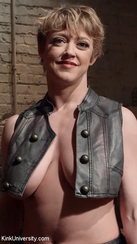 Kink '性的鞭打ち' 主演 Darling (写真 19)