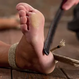 Maxine X に 'Kink' 巨乳縛られた、拷問されたボディー、そして猫とフェラチオ (サムネイル 7)