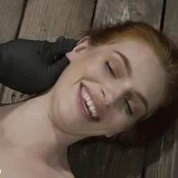 Maya Kendrick en 'Kink' Puta pelirroja es destruida en esclavitud diabólica (Miniatura 24)