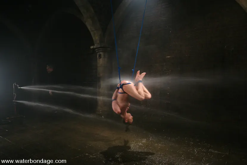 Kink 'マヤ・マシューズ、初めての魚釣り専用サスペンション' 主演 Maya Matthews (写真 13)