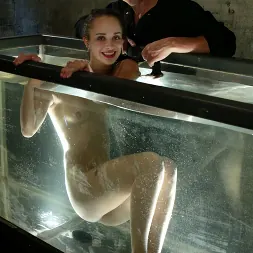 Maya Matthews en 'Kink' Maya Matthews (Miniatura 15)