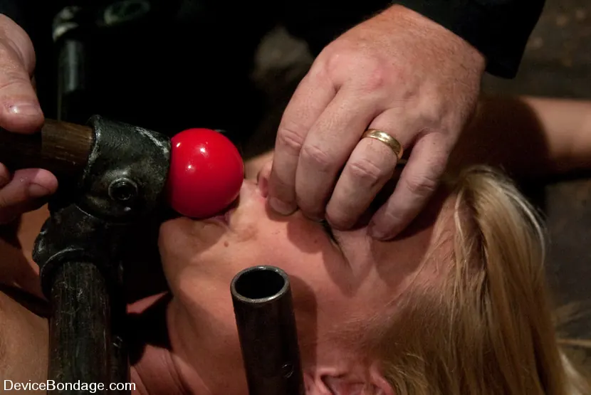 Mellanie Monroe in 'Happy Thanksgiving.' from 'Kink' (Photo 13) Kink 'Happy Thanksgiving.' starring Mellanie Monroe (Photo 13)