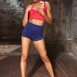 Mia Austin en 'Kink' Duplica tu placer, duplica tu diversión (Miniatura 2)