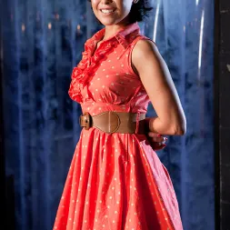 Mia Austin en 'Kink' Juguete (Miniatura 2)