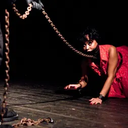 Mia Austin en 'Kink' Juguete (Miniatura 10)