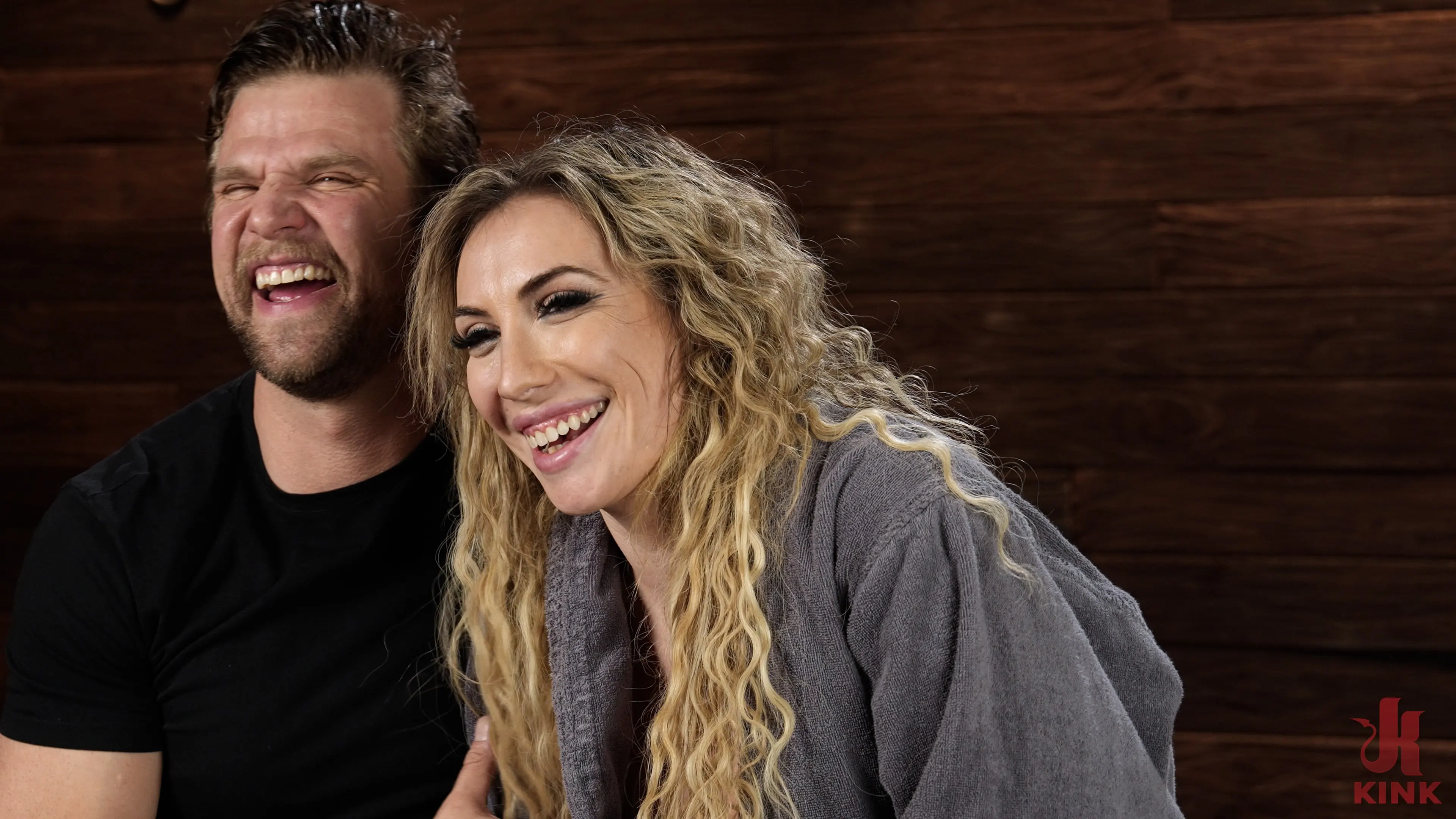 Kink '濡れて大破した' 主演 Mia James (写真 16)