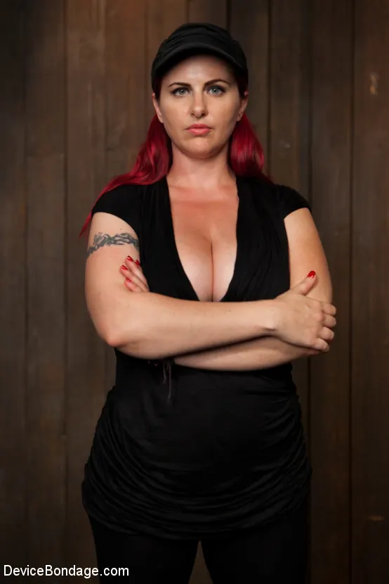 Kink '- Big Titted Cunt Tormented - Complete Edited Live Show' protagonizando Mia Lelani (foto 8)