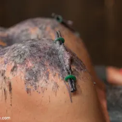 Mia Lelani en 'Kink' - Big Titted Cunt Tormented - Live Part 1 (Miniatura 6)