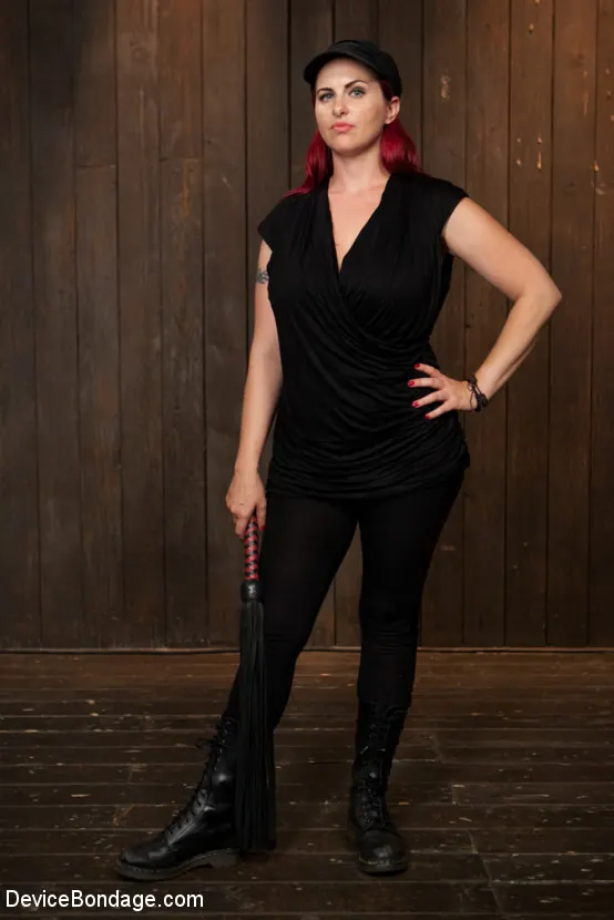 Kink '- Big Titted Cunt Tormented - Live Part 1' protagonizando Mia Lelani (foto 11)