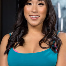 Mia Li に 'Kink' アジア暴行 (サムネイル 2)