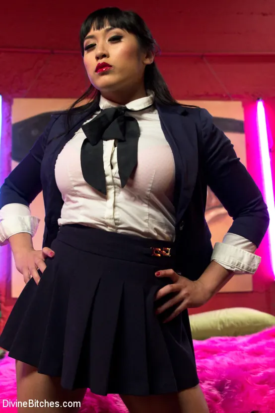 Kink 'Princesa malcriada cornuda' protagonizando Mia Li (foto 15)