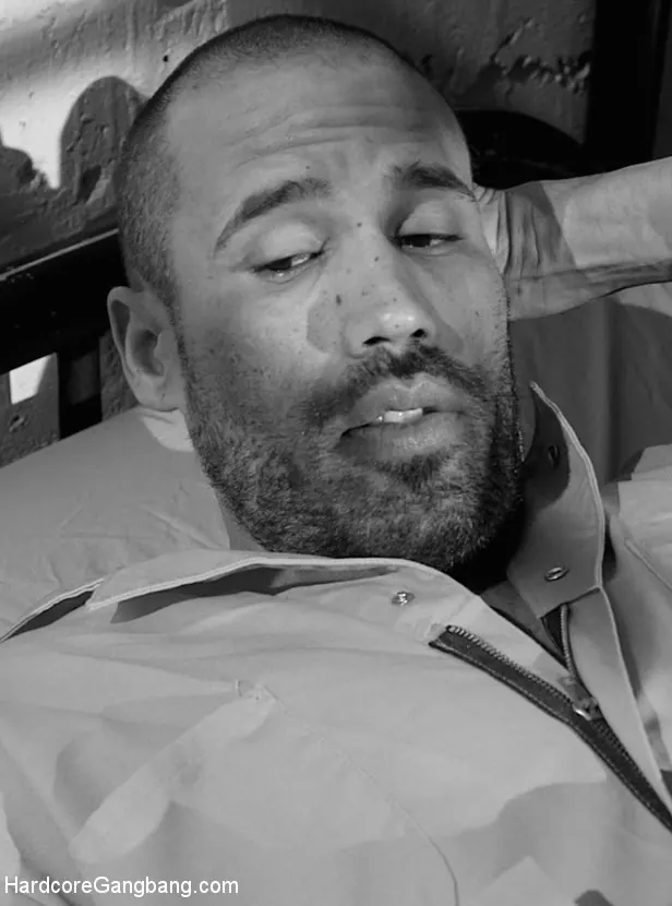 Kink 'Puta de la cárcel: ¡La jueza Mia Li doblemente rellena!' protagonizando Mia Li (foto 18)